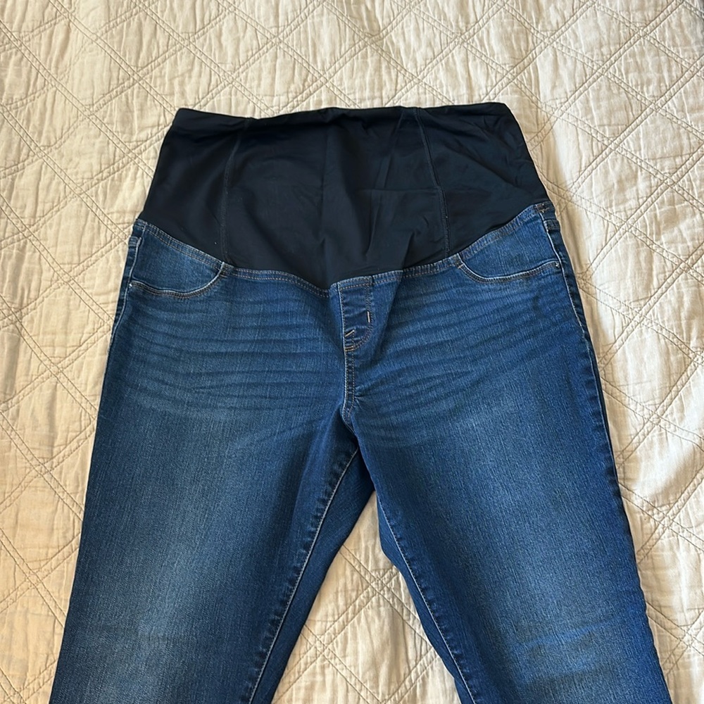 Isabel maternity by Ingrid and Isabel size 16/33R over belly skinny jeans